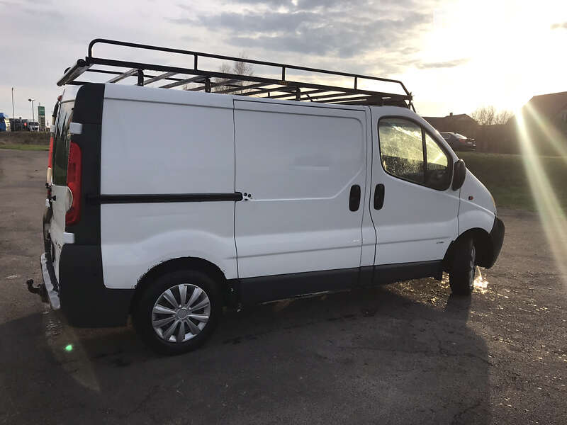 Грузовой фургон Opel Vivaro 2003 в Костополе