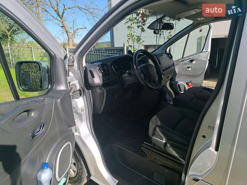 Мінівен Opel Vivaro 2017 в Дрогобичі