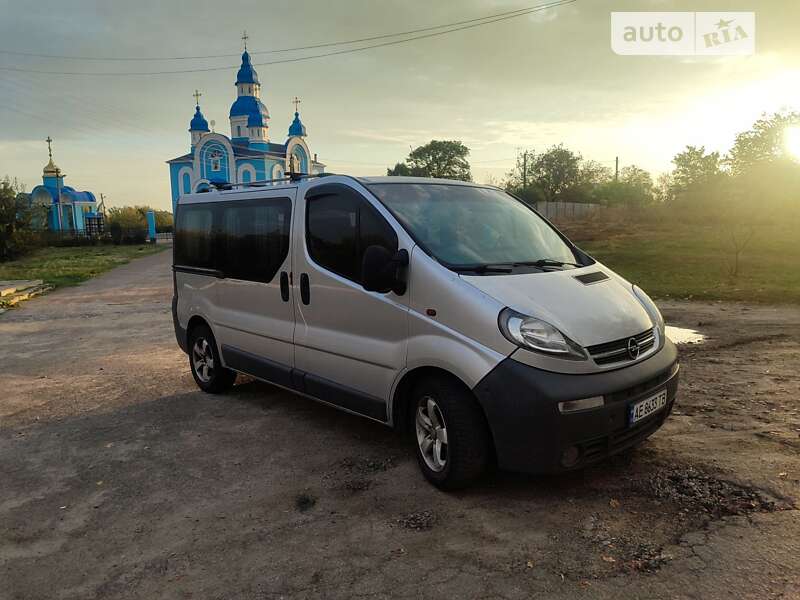 Мінівен Opel Vivaro 2005 в Царичанці