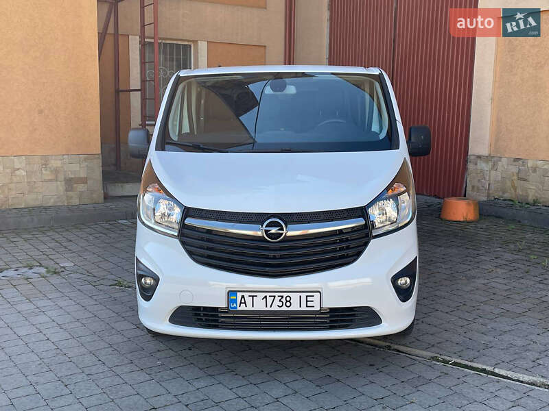 Мінівен Opel Vivaro 2016 в Коломиї