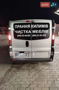 Вантажний фургон Opel Vivaro 2003 в Львові