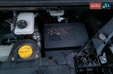 Минивэн Opel Vivaro 2016 в 