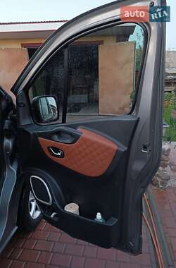 Минивэн Opel Vivaro 2016 в 