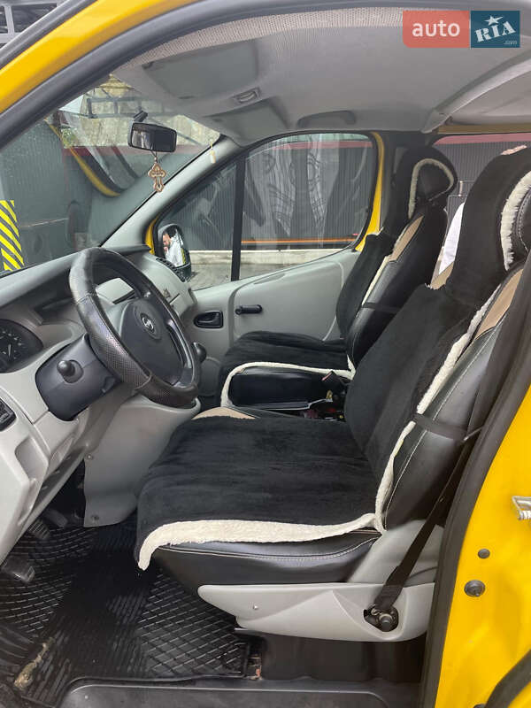 Мінівен Opel Vivaro 2004 в Полонному