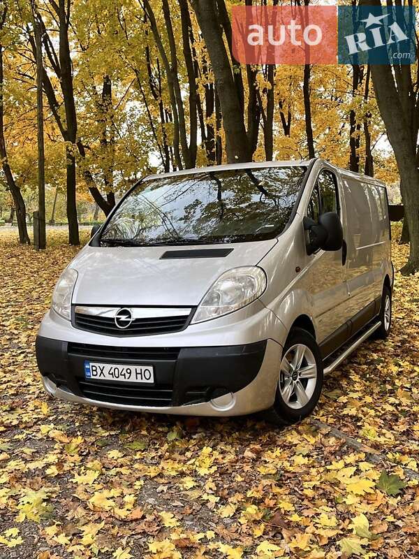 Вантажний фургон Opel Vivaro 2012 в Хотині