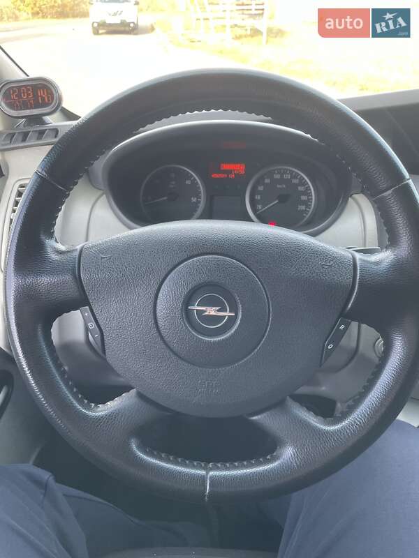 Мінівен Opel Vivaro 2013 в Слов'янську