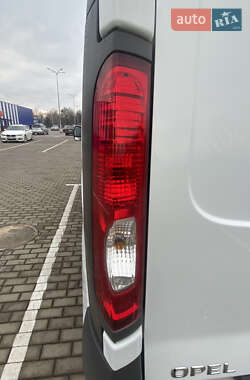 Вантажопасажирський фургон Opel Vivaro 2012 в Дубні