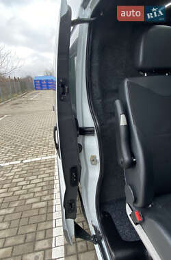 Вантажопасажирський фургон Opel Vivaro 2012 в Дубні