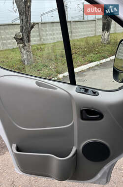 Мінівен Opel Vivaro 2011 в 
