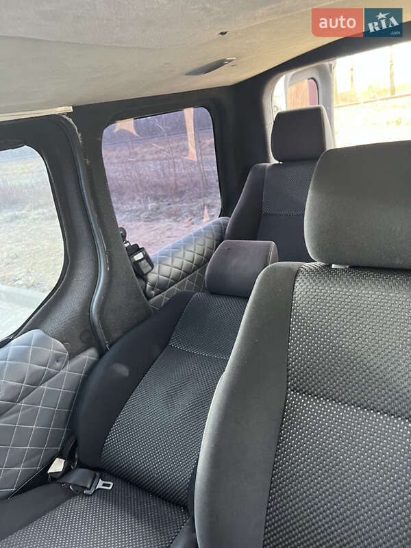 Минивэн Opel Vivaro 2005 в Ковеле
