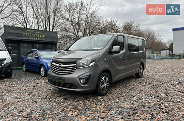 Вантажопасажирський фургон Opel Vivaro 2015 в Рівному