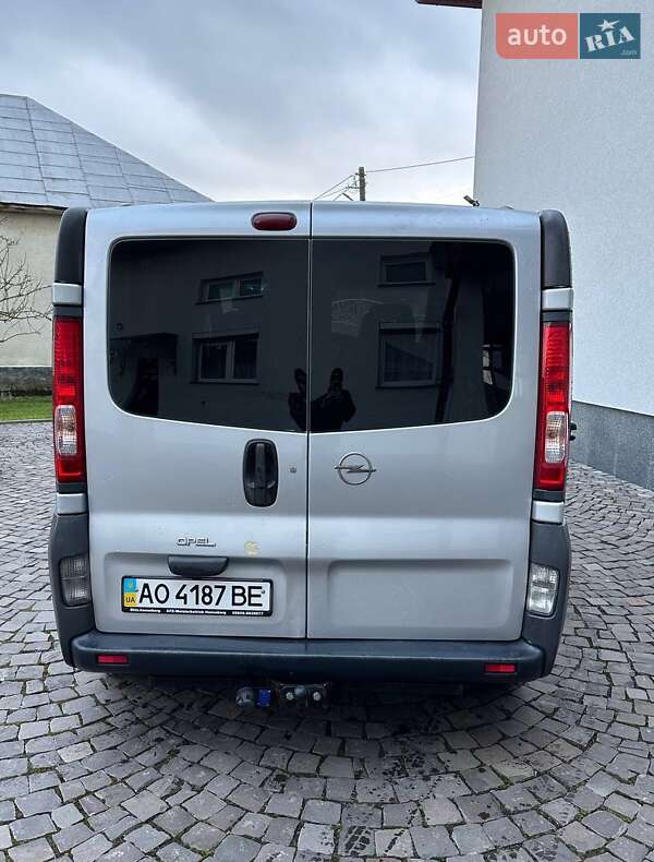 Минивэн Opel Vivaro 2011 в Мукачево