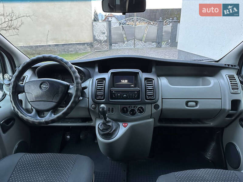 Минивэн Opel Vivaro 2011 в Мукачево