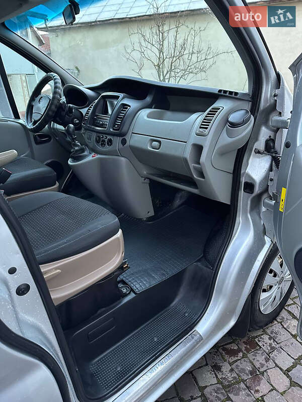 Минивэн Opel Vivaro 2011 в Мукачево