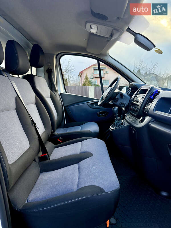 Грузовой фургон Opel Vivaro 2018 в Нововолынске