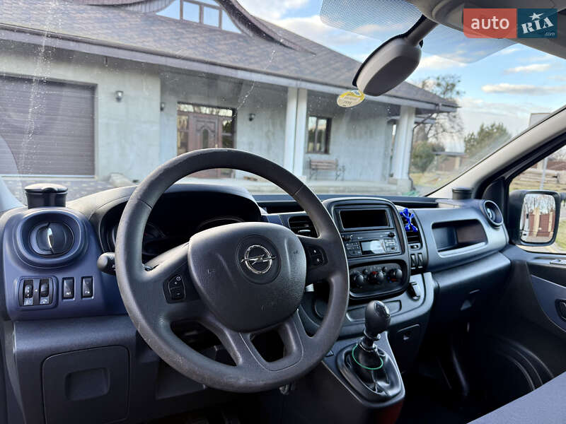 Грузовой фургон Opel Vivaro 2018 в Нововолынске