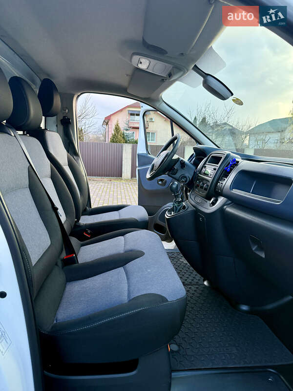 Грузовой фургон Opel Vivaro 2018 в Нововолынске