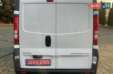 Грузопассажирский фургон Opel Vivaro 2012 в Дубно