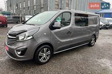 Вантажопасажирський фургон Opel Vivaro 2015 в Одесі