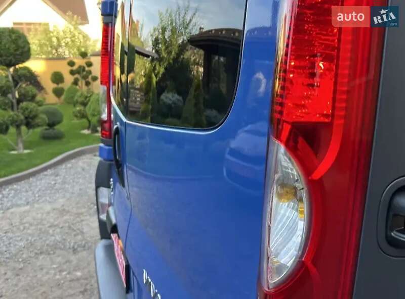 Минивэн Opel Vivaro 2011 в Умани