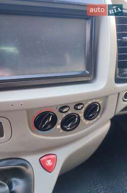 Минивэн Opel Vivaro 2004 в 