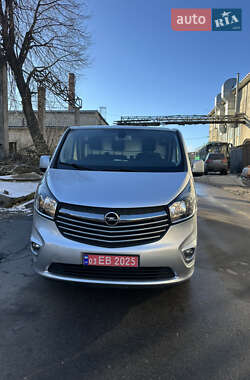 Грузовой фургон Opel Vivaro 2015 в Ровно