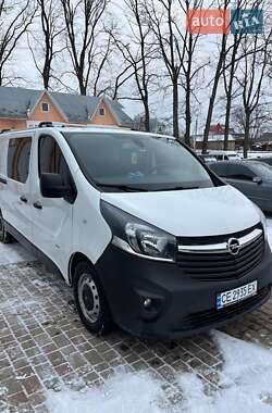 Вантажопасажирський фургон Opel Vivaro 2017 в Чернівцях