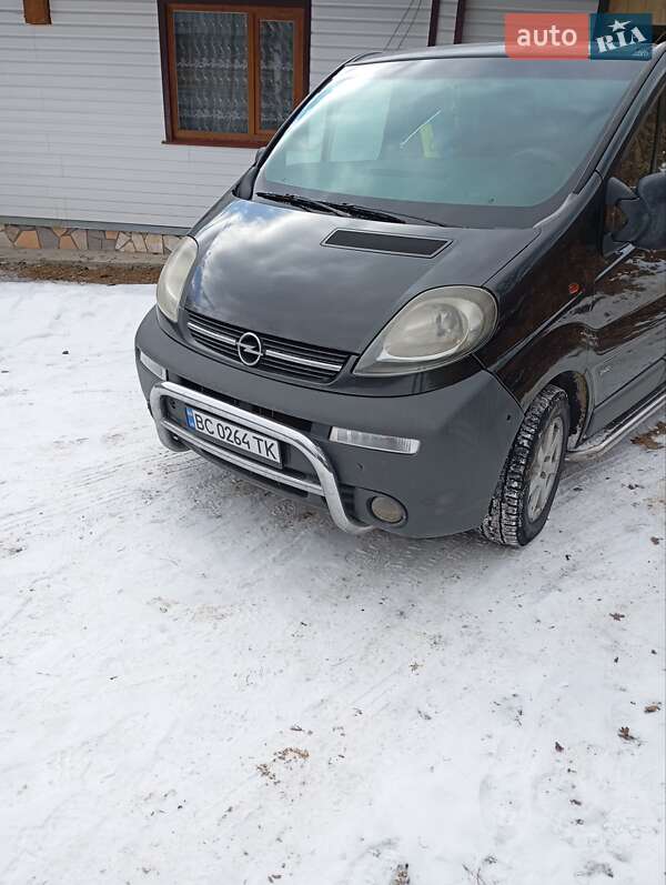 Минивэн Opel Vivaro 2003 в Сколе