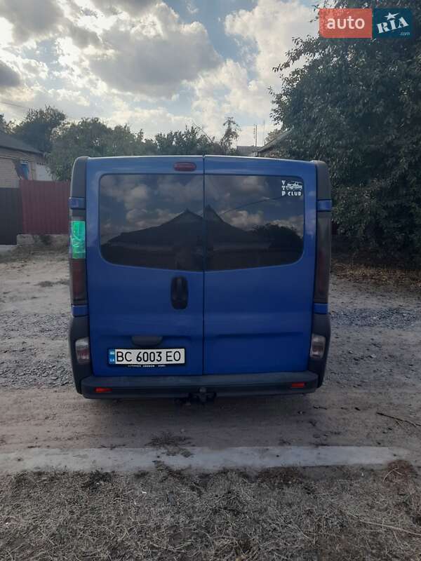 Мінівен Opel Vivaro 2003 в Кропивницькому