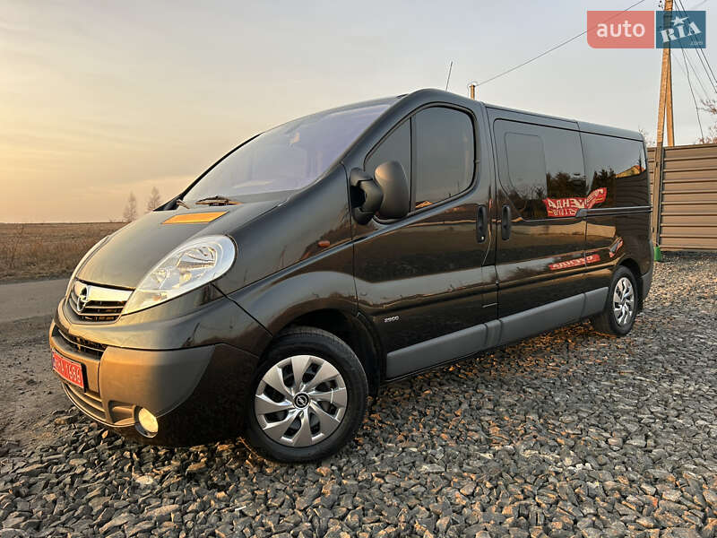 Мінівен Opel Vivaro 2012 в 