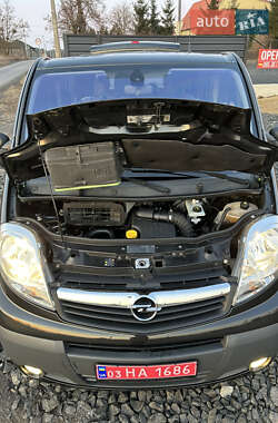 Мінівен Opel Vivaro 2012 в 