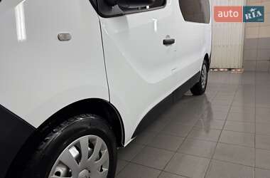 Мінівен Opel Vivaro 2015 в Умані