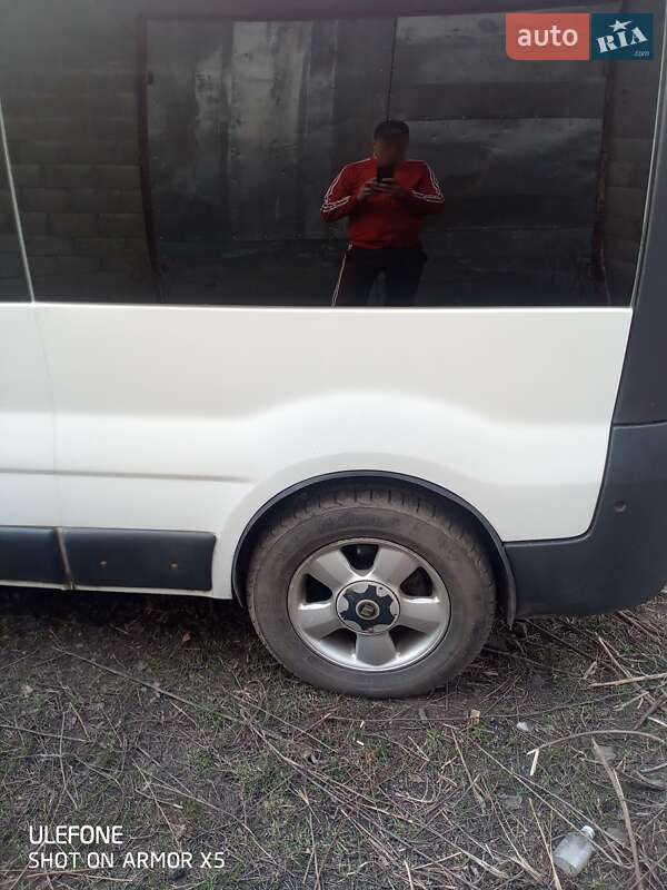 Минивэн Opel Vivaro 2003 в Нововолынске