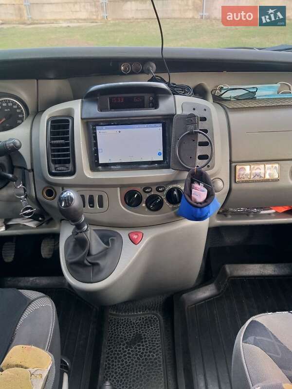 Минивэн Opel Vivaro 2004 в Кривом Роге