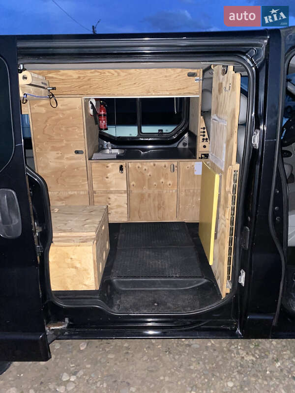 Минивэн Opel Vivaro 2010 в Черновцах