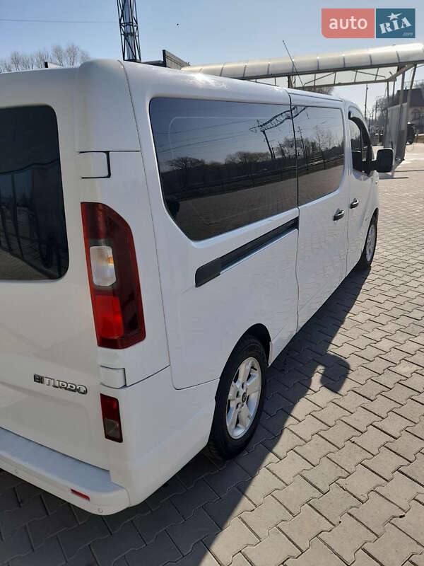 Минивэн Opel Vivaro 2014 в Звягеле