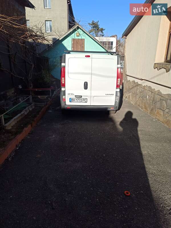 Грузовой фургон Opel Vivaro 2013 в Ирпене