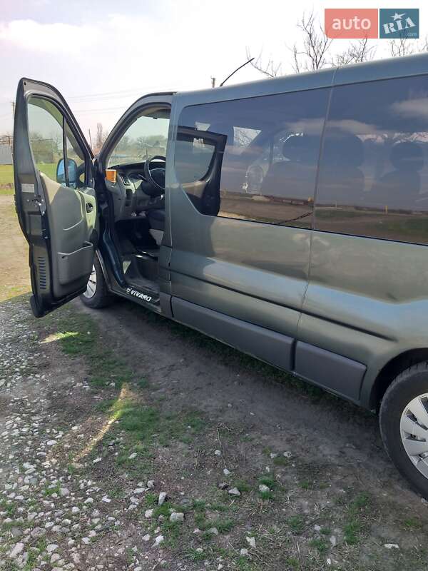 Минивэн Opel Vivaro 2004 в Кривом Роге
