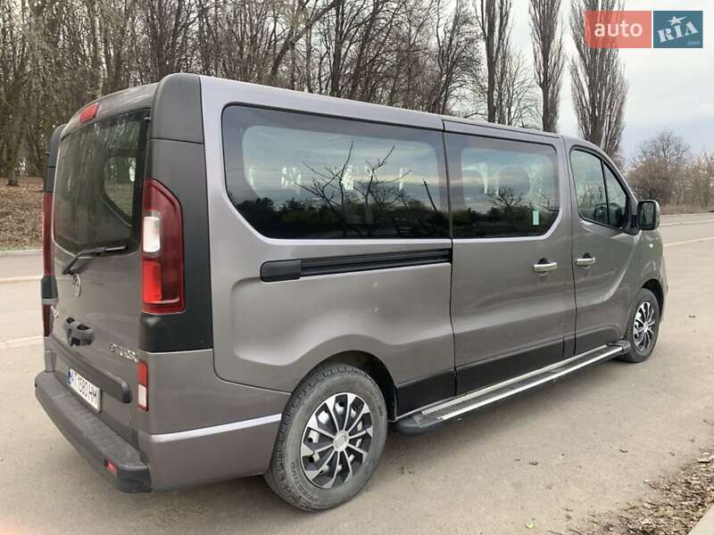 Минивэн Opel Vivaro 2015 в Ивано-Франковске