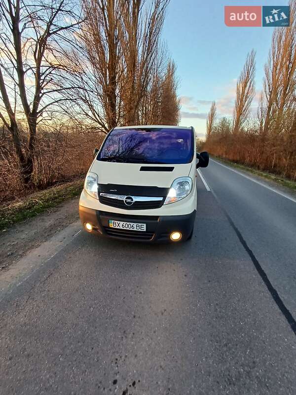 Минивэн Opel Vivaro 2014 в 