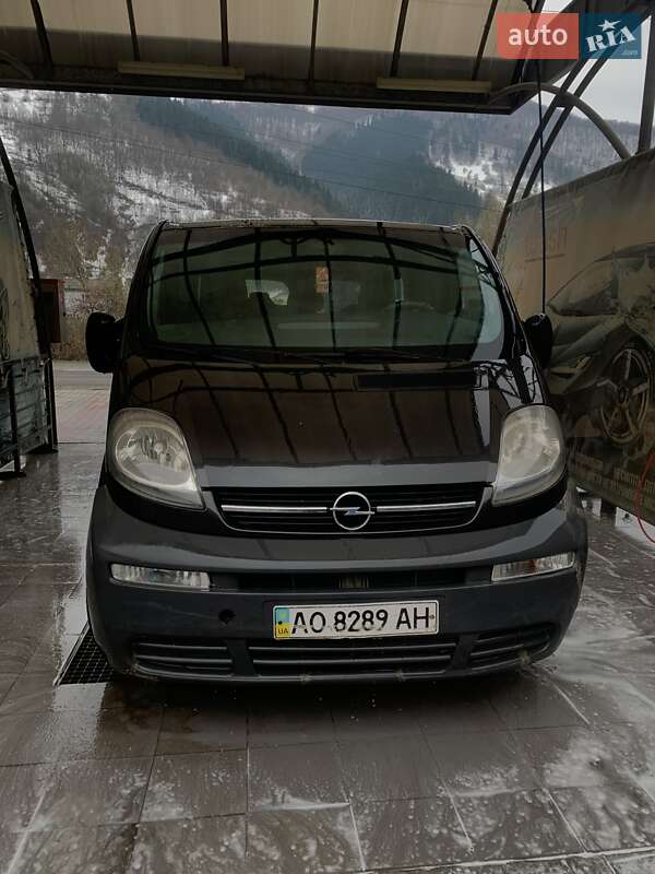 Минивэн Opel Vivaro 2002 в Рахове