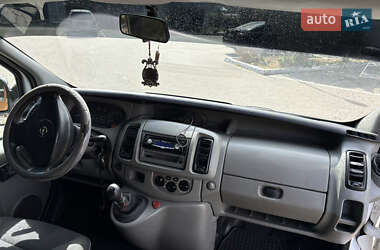 Минивэн Opel Vivaro 2004 в 
