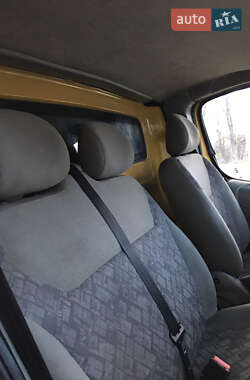 Грузопассажирский фургон Opel Vivaro 2002 в 