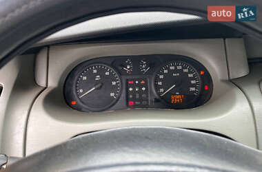Минивэн Opel Vivaro 2004 в 