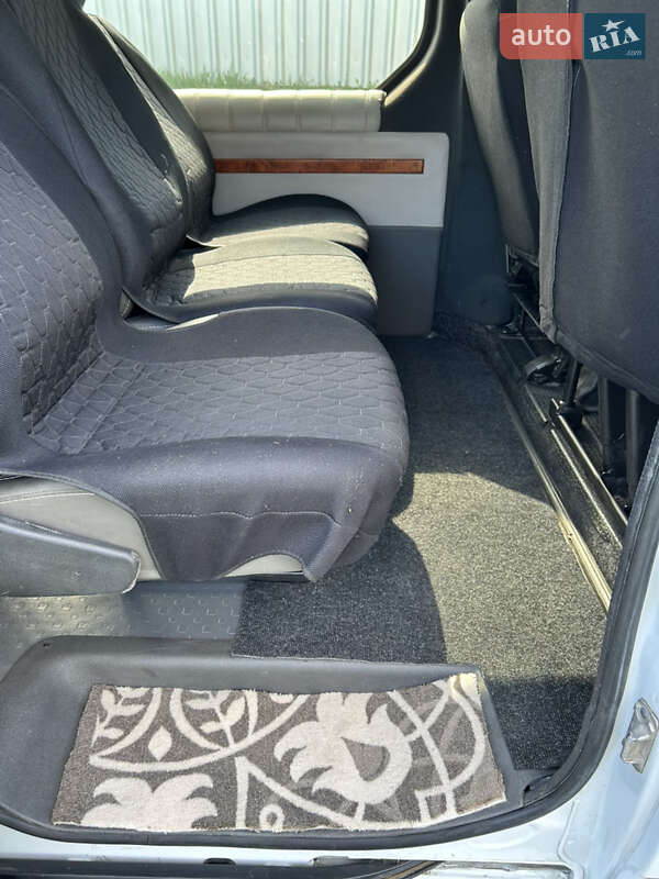Минивэн Opel Vivaro 2006 в Городке