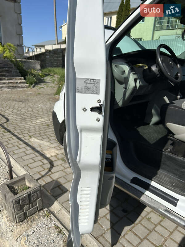 Минивэн Opel Vivaro 2006 в Городке