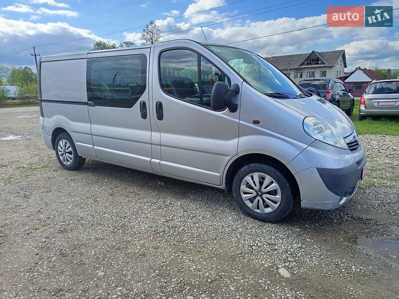 Минивэн Opel Vivaro 2009 в 
