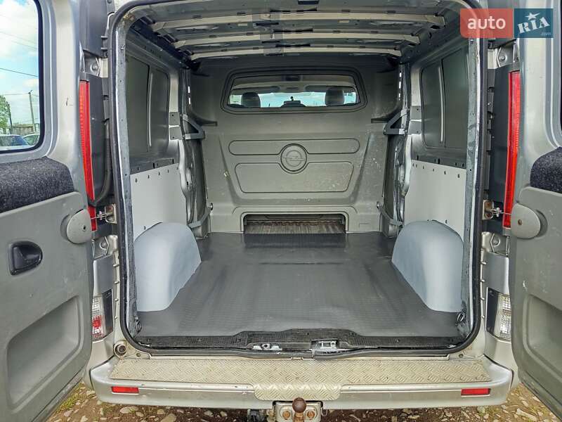 Минивэн Opel Vivaro 2009 в Косове