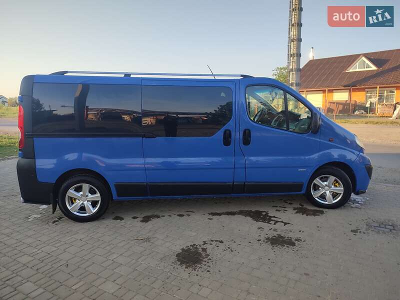 Мінівен Opel Vivaro 2011 в 