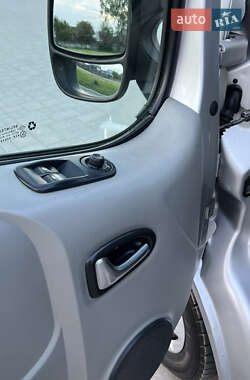 Мінівен Opel Vivaro 2012 в 